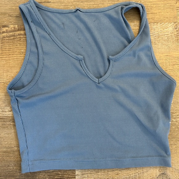 Cute tops barley worn - Picture 2 of 5